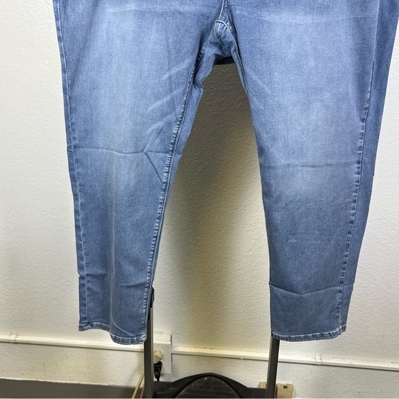 Laurie Felt | Light Blue Ankle Jeans - Picture 3 of 10